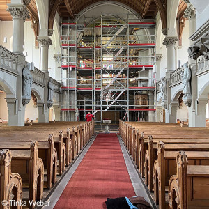 Mai 2025: Der eingerüstete Altarraum der St. Johannis-Kirche